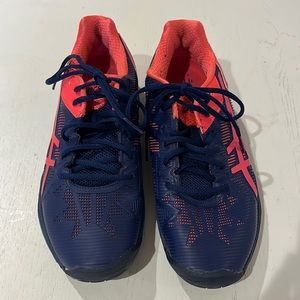 Asics women’s tennis sneaker size 7